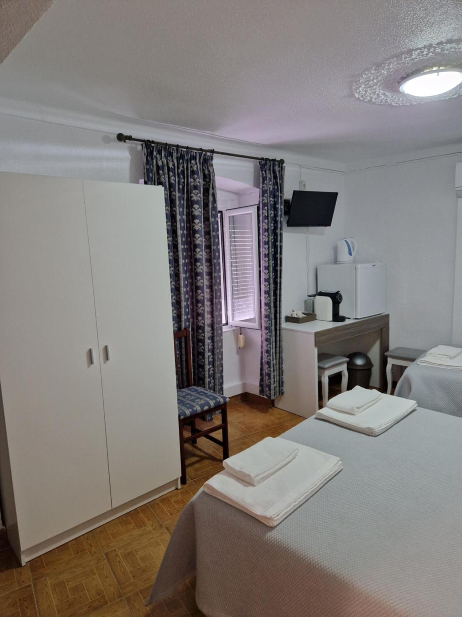 Residencial Antonio Mocisso Guesthouse Елваш Екстер'єр фото